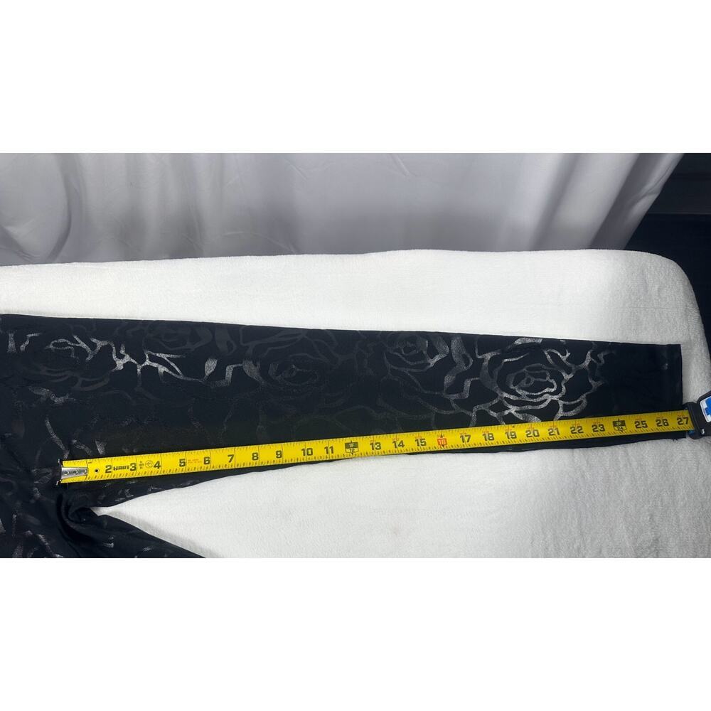 Fabletics Leggings Women M Black Metallic Rose Floral Yoga Activewear - Picture 5 of 6